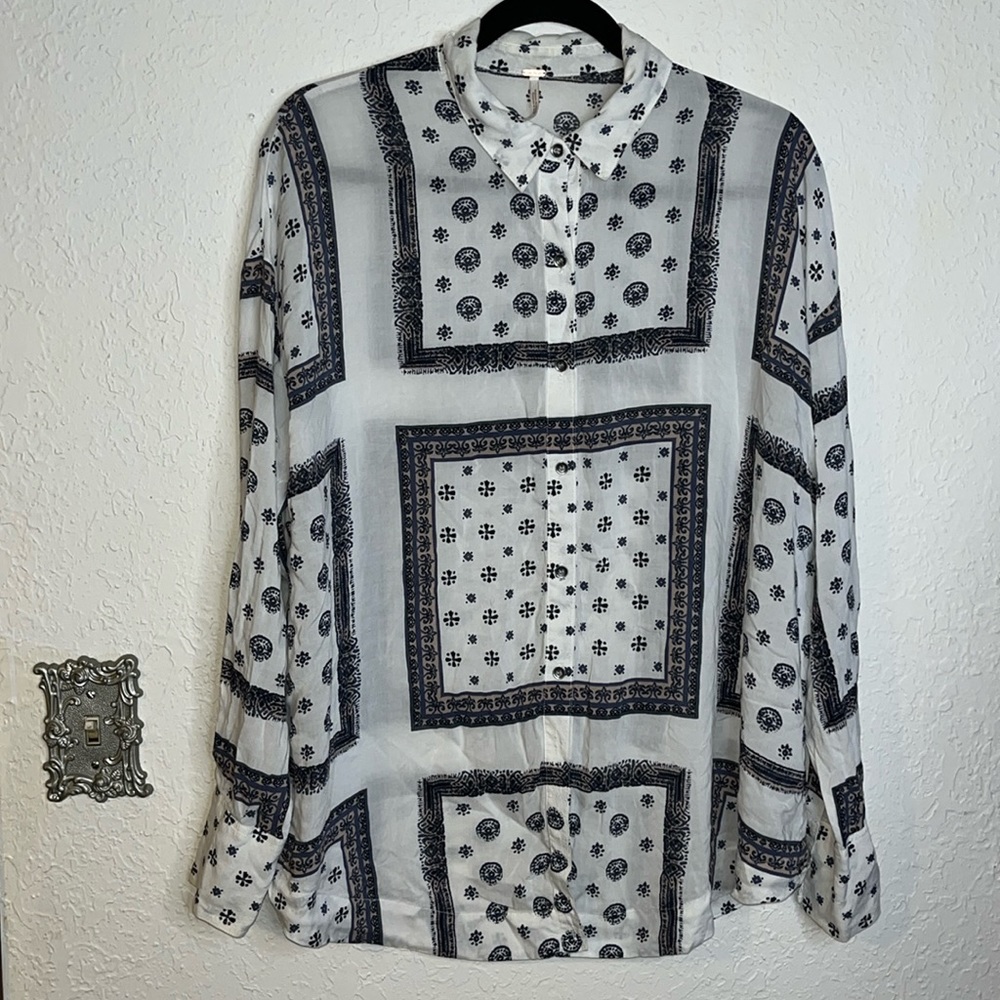 Free People White and Navy Button-Down Shirt. Size S